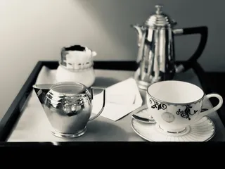 英国，大伦敦，卡莱尔之家，瓷器，银，牛奶，水壶，信封