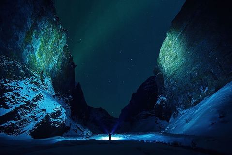 冰，洞穴，岩石，雪，冬天，手电筒，人，旅行