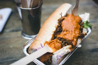 奶酪酱拉肉三明治