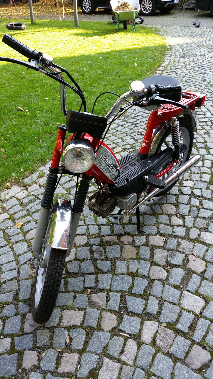 摩托车、轻便摩托车、大力士、交通工具、两轮车、车辆、经典型、旧款