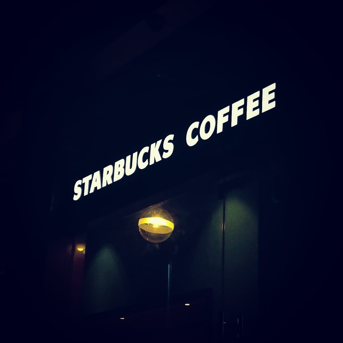 星巴克、咖啡、商店、餐厅、放松、寒冷、黑暗、夜晚