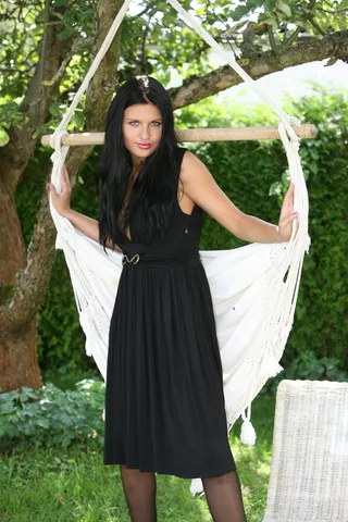 花园，花园秋千，女孩，花园聚会，吊床，吊椅，花园绿洲，秋千