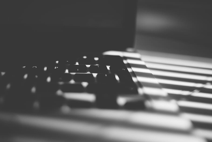 MacBook黑白阴影