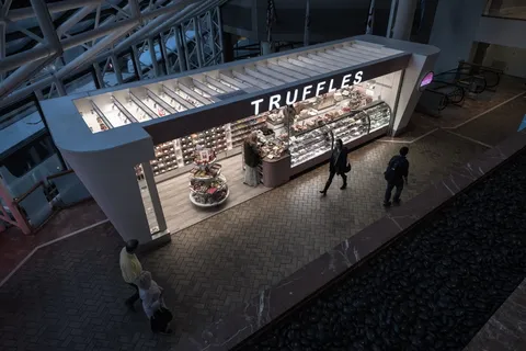 建筑、建筑、基础设施、购物、商场、面包、商店、人员 建筑、建筑、基础设施、购物、商场、面包、商店、人员