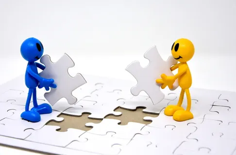二、蓝色、黄色、图形、保持、拼图、团队合作、在一起 二、蓝色、黄色、图形、保持、拼图、团队合作、在一起