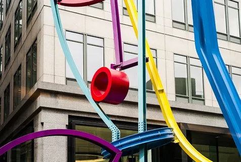 五彩金属框架雕塑