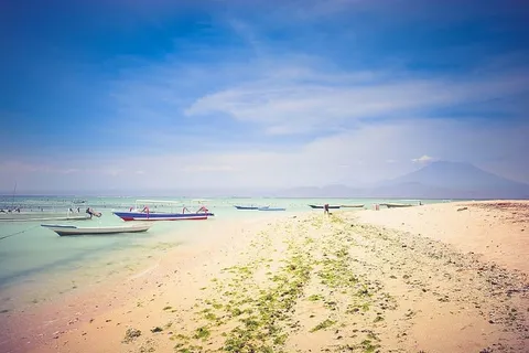 人,走路,海边,木头,船,蓝色,天空,身体 人,走路,海边,木头,船,蓝色,天空,身体