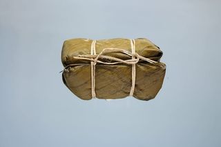 甜点，香豆泥，香蕉糯米饭，泰国甜点，单品，棕色，摄影棚拍摄，室内