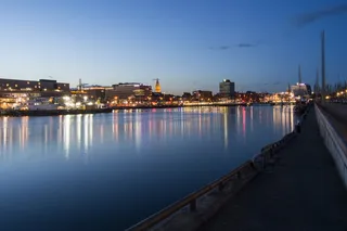 船、建筑物、城市灯光、城市景观、灯光、夜景、反射、河流