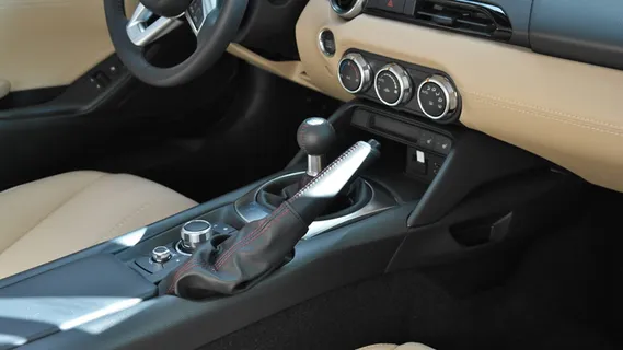 空、灰色、黑色、车辆、内饰、汽车、运输系统、电子设备