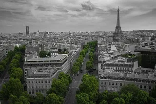 空中拍摄巴黎埃菲尔铁塔天际线