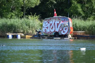 水上的房子，船，海，丹麦，哥本哈根，涂鸦，有趣的房子，房子在移动