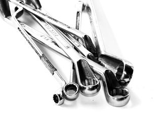 灰度照片，组合，扳手，工具，套装，杂工，手，白色