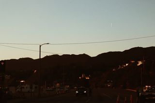 道路、汽车、汽车、车辆、交通、停机坪、沥青、人类