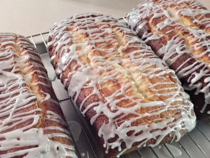 黄油磅蛋糕、柠檬釉、香草糖霜、甜味、食品、食品和饮料、新鲜度、静物