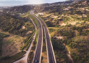 双车道道路航空摄影