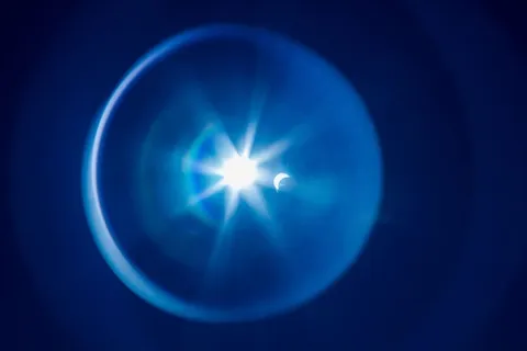 太阳，月亮，自然景观，日食，天空事件，蓝色，光-自然现象，形状
