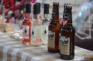 采购产品玻璃，饮料，瓶子，啤酒，狗啤酒，狗prosecco，容器，食品和饮料