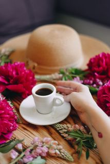 采购产品白色陶瓷杯，杯子，咖啡杯，陶器，碟子，衣服，衣服，鸡蛋