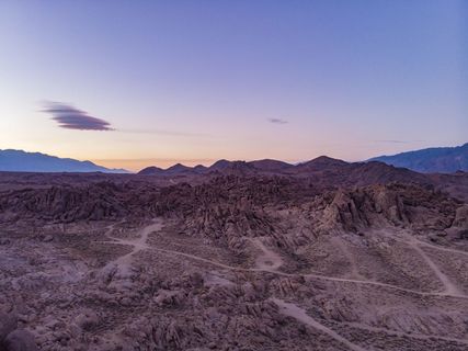 黄昏天空下的落基山
