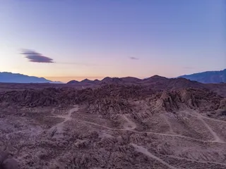 黄昏天空下的落基山