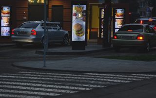 快餐、lviv、街道、食品、汽车、晚间、mc drive、交通方式