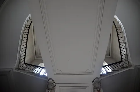 意大利，卡利亚里，图案，对称，结局，栏杆，阳台，楼梯