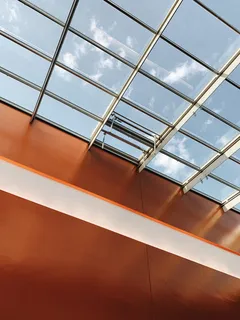 白天特写摄影时的玻璃天花板建筑 白天特写摄影时的玻璃天花板建筑