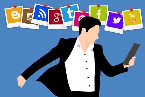 男子在社交媒体上自拍的插图。