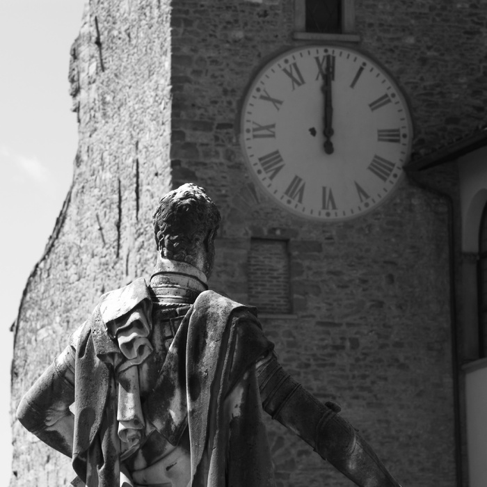 arezzo、duomo、campanile、clock、human representation、representation、architecture、art and craft