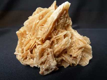 沙玫瑰,沙漠玫瑰,沙色,黄色,棕色,重晶石玫瑰,水晶织物,石膏 沙玫瑰,沙漠玫瑰,沙色,黄色,棕色,重晶石玫瑰,水晶织物,石膏