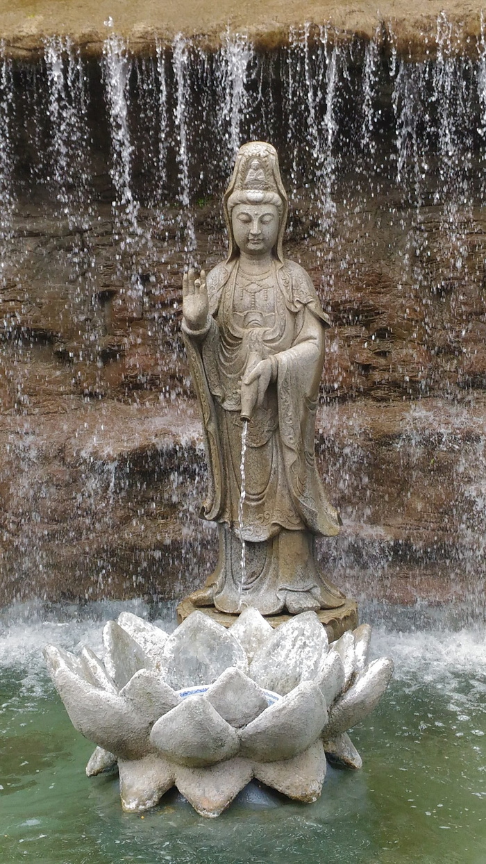 观音、菩萨、佛教、人的表征、表征、水、雕塑、雕像