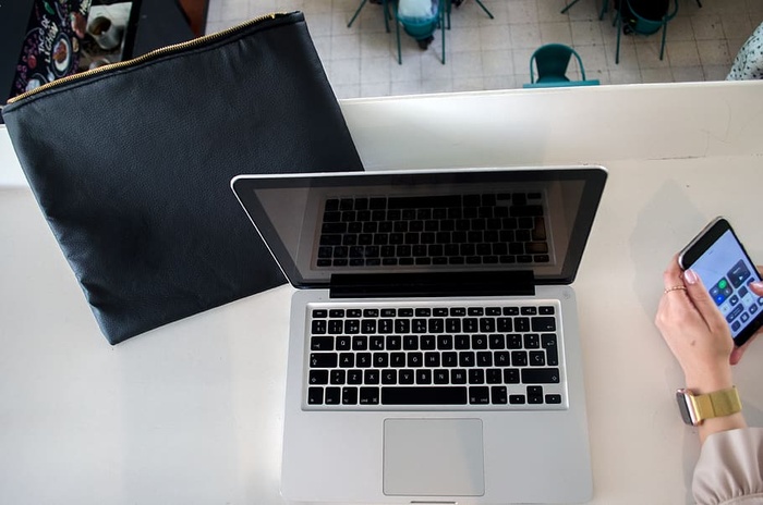 墨西哥，瓜达拉哈拉，墨西哥市场（mercado gourmet），手机，电脑，时钟，苹果，笔记本电脑