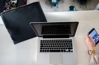 墨西哥，瓜达拉哈拉，墨西哥市场（mercado gourmet），手机，电脑，时钟，苹果，笔记本电脑