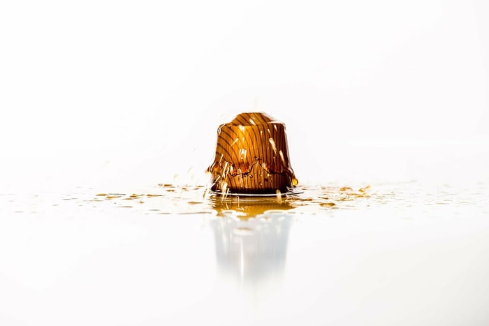水，水滴，棕色，容器，汽车，零件，白色，表面