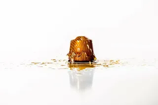 水，水滴，棕色，容器，汽车，零件，白色，表面
