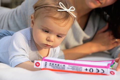 孩子，婴儿，小东西，童年，一个小孩，家庭，小册子，小女孩