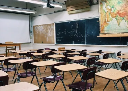 椅子、书桌、室内、房间、教室、学校、教育、学习 椅子、书桌、室内、房间、教室、学校、教育、学习