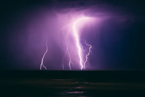 雷电、多次、雷电、雷击、地面、风暴、闪电、云 雷电、多次、雷电、雷击、地面、风暴、闪电、云