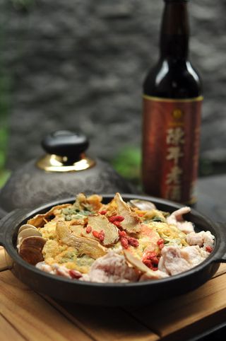 海鲜酒蛋，川，七，海鲜，葡萄酒，鸡蛋，川七海鲜酒蛋，葡萄酒晚餐