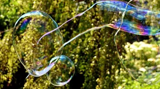 肥皂泡，巨大的，大的，制造肥皂泡，瓦布里格，彩虹色，肥皂水，有趣