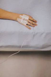 手上的静脉软管