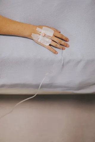 手上的静脉软管