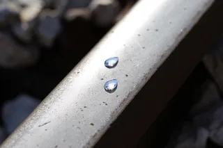 铁路上冻结的泪水，阻止儿童自杀，阻止青少年自杀，为了所有的孩子和青少年，他们很快离开了我们，学校压力，考试压力，学业压力