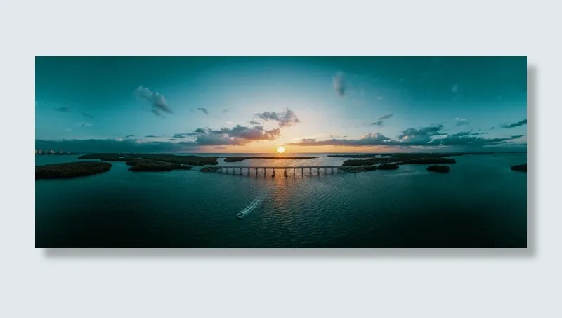 黄金时段水体附近的桥梁壁纸