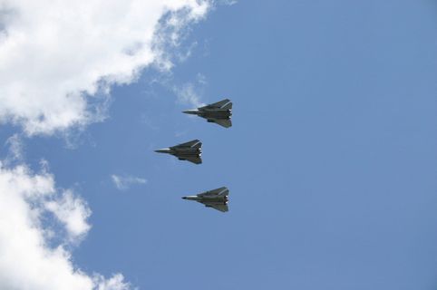 军用飞机飞机高速飞机蓝色天空飞机