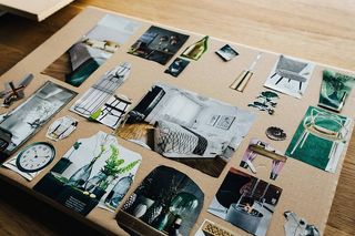 使用材料样品和剪纸的设计师