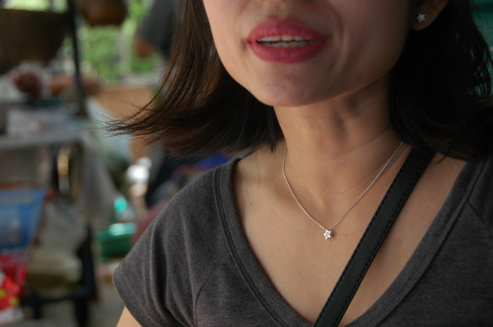 泰国，曼谷，一人，聚焦前景，前视图，成人，肖像，项链