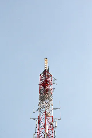塔低角度照片