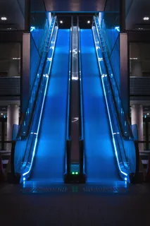 城市景观，城市，自动扶梯，工程，技术，电梯，游人，蓝色